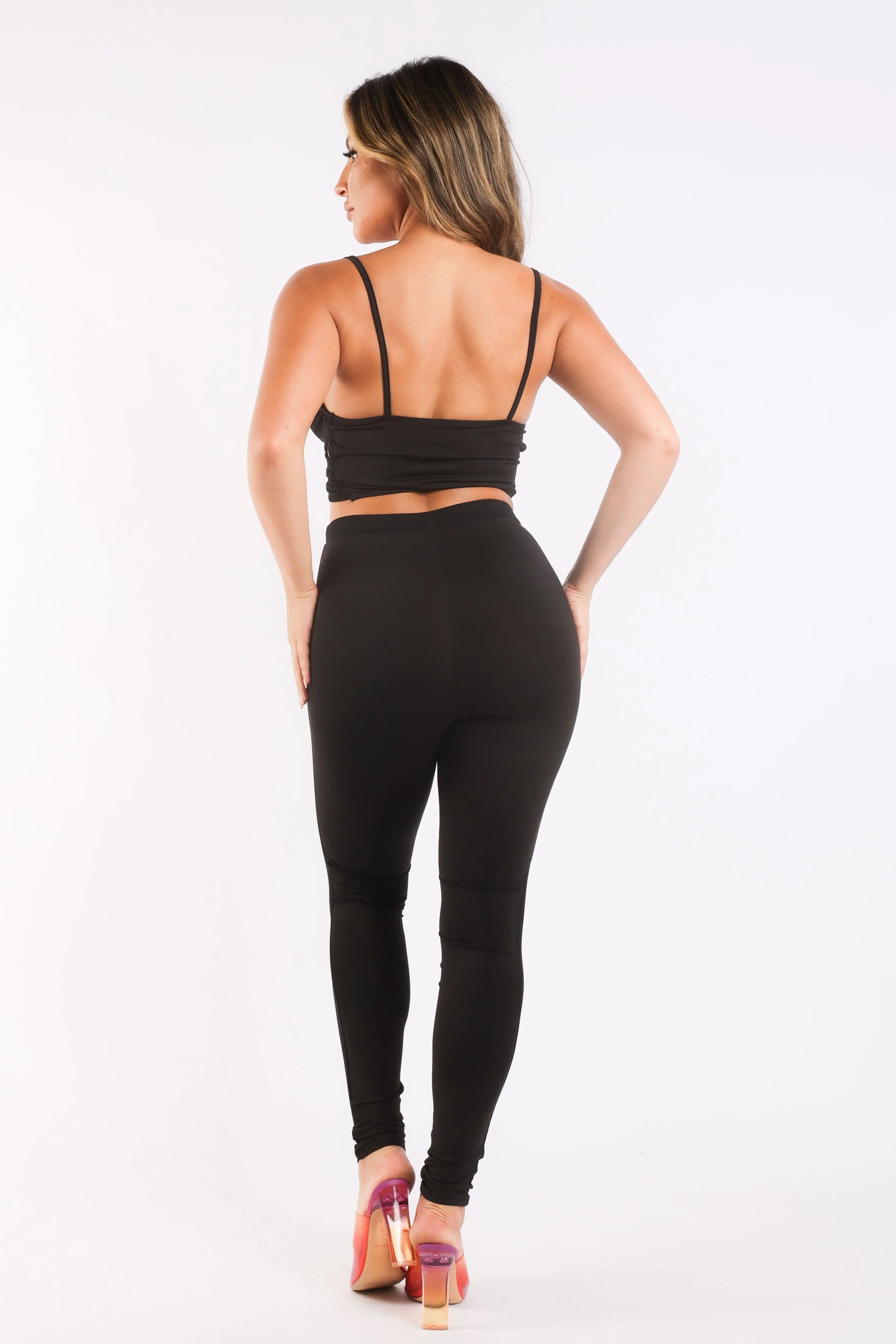 breathable gym activewear set for yoga and fitness
