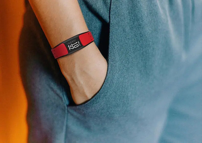 smart fitness band with gps and multi sport tracking
